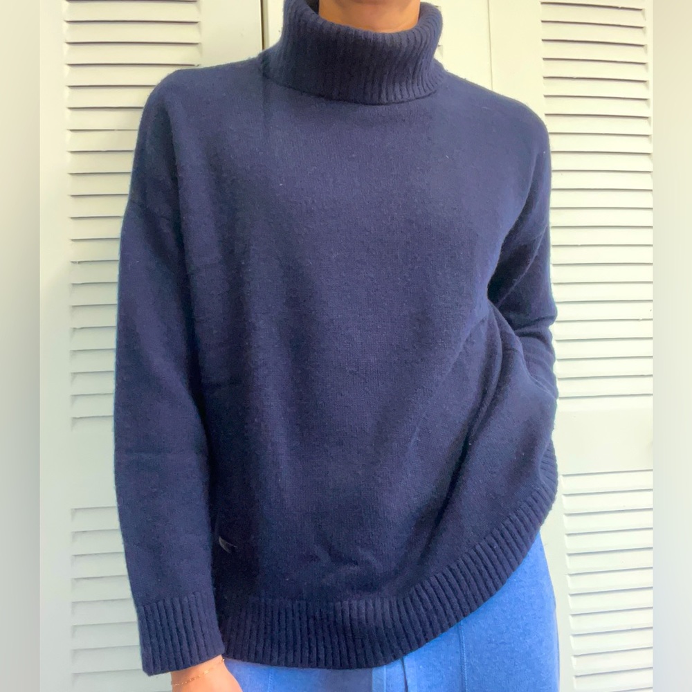 WOOL-CASHMERE BLEND TURTLENECK